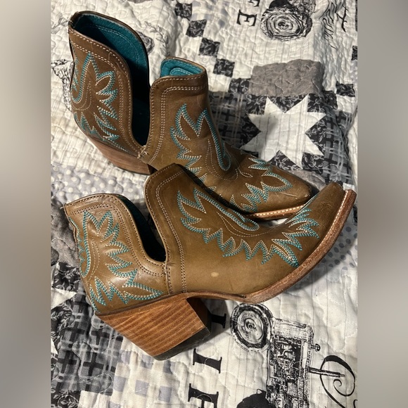 Ariat Shoes - Ariat Cowgirl Booties